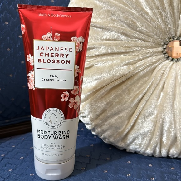BATH & BODY WORKS SET. . . JAPANESE CHERRY BLOSSOM SCENT - Picture 3 of 6